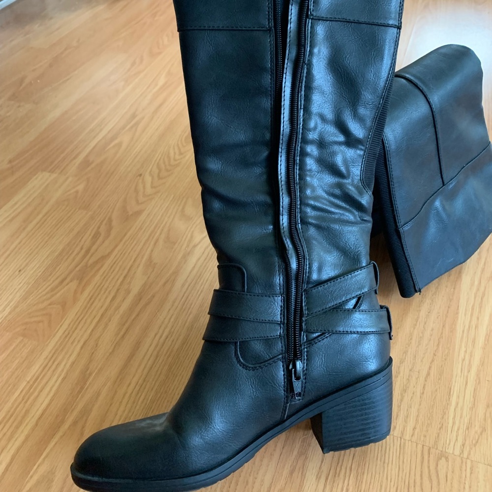 Boots - Picture 4 of 5